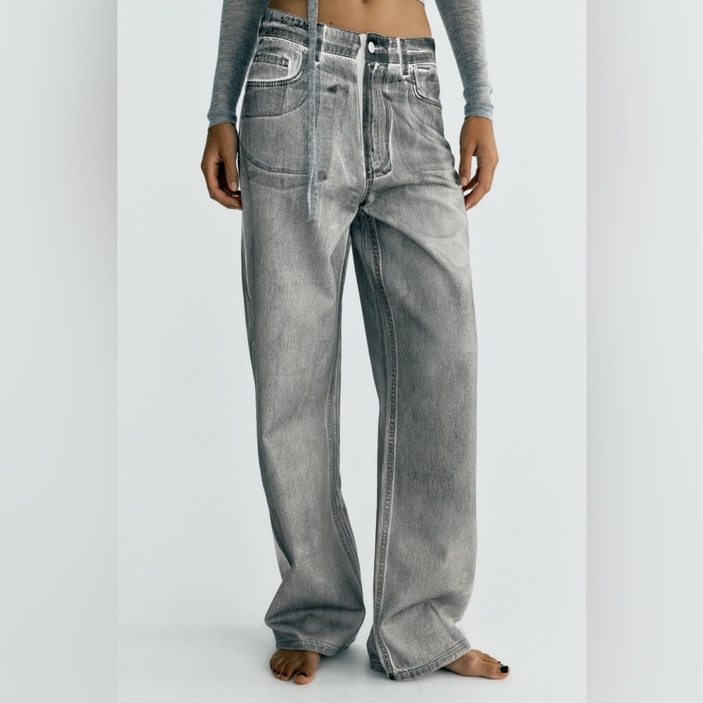 Zara Women’s Relaxed Fit Gray/Black Jeans